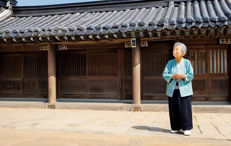 통의동 STATUS_INVALID_DISPOSITION - A serene autumn street scene in Tongui-dong, Seoul. Traditional Korean hanok houses with their disti...