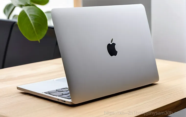 소격동 맥북프로 판매 및 수리 - An overhead shot showing a person gently cleaning the keyboard and display of a silver MacBook Air w...