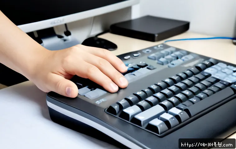 월곡동 f4키 누르라고 할때 - Photorealistic remote-support workstation in a compact Wolgok-dong apartment office, close-up of a h...